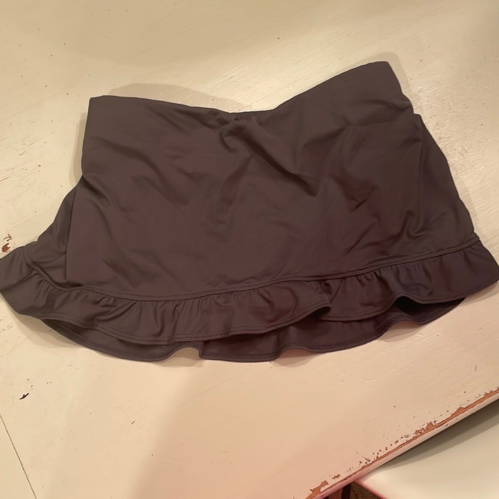 New with tags Athleta swim skirt size medium